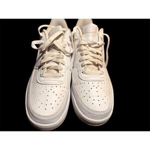 White Men's Nike Air Force 1 Low-Top Classic Sneakers